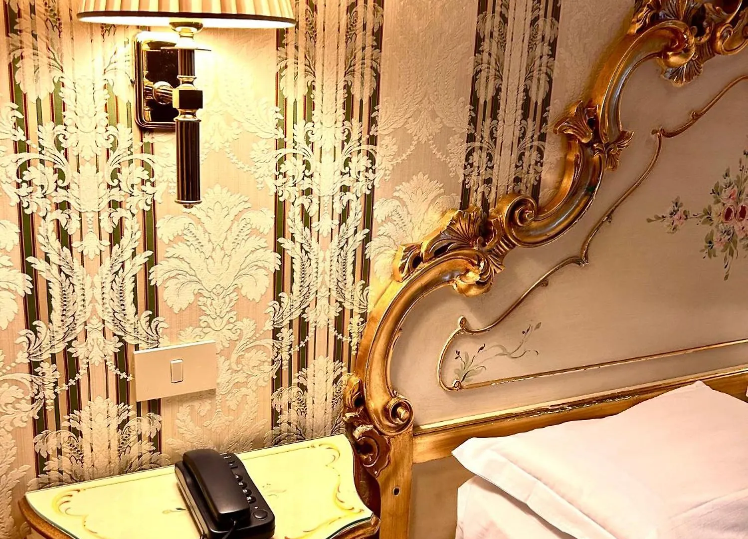 Hotel Al Graspo De Ua Venice 3*,  Italy