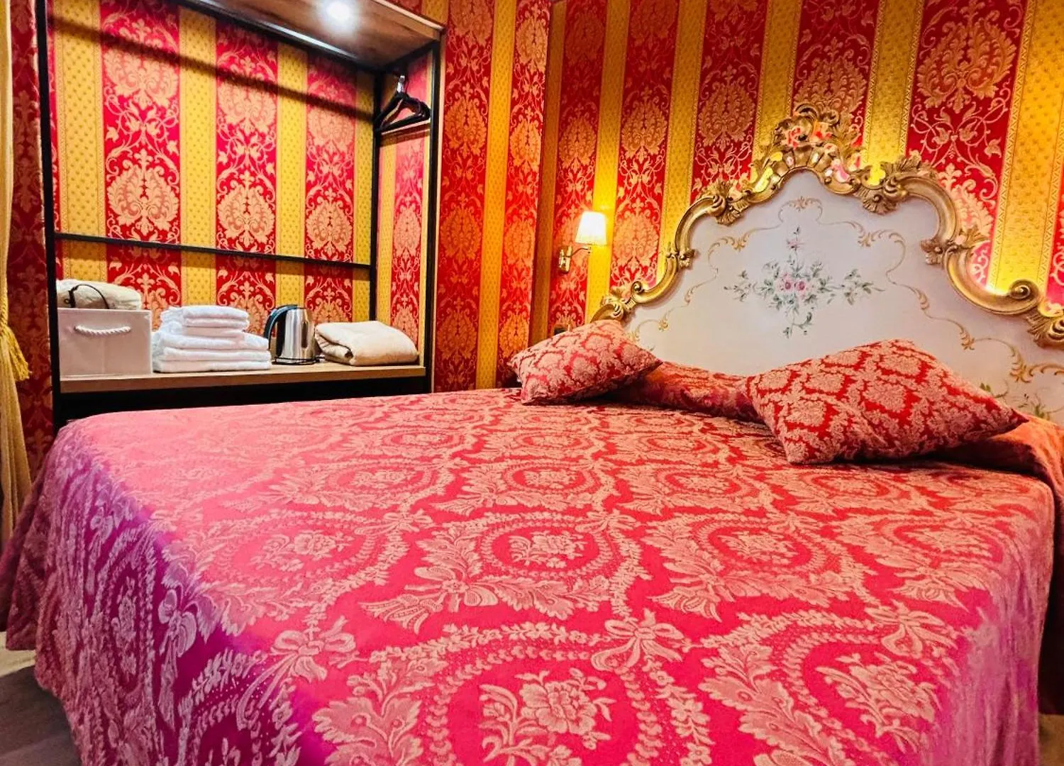 Hotel Al Graspo De Ua Venice 3*,  Italy