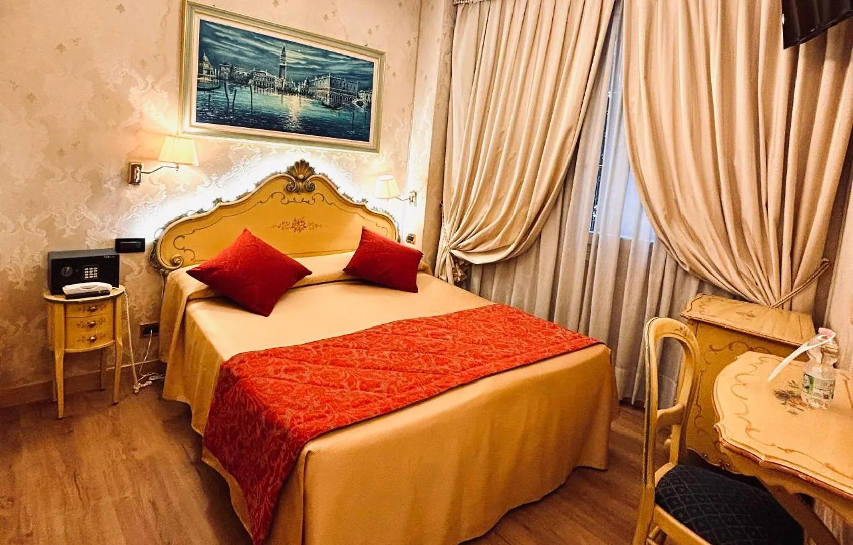 Hotel Al Graspo De Ua Venice 3*,  Italy