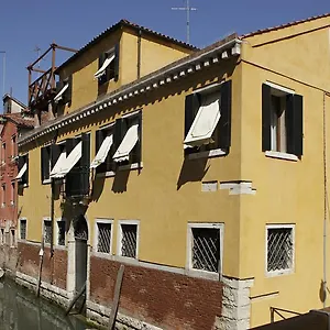 Alojamento de Acomodação e Pequeno-almoço Al Palazzetto **